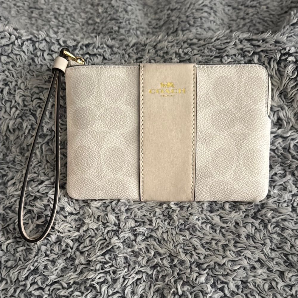 SOLD BRAND NEW! Coach White Wristlet Clutch